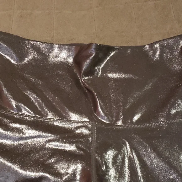 Old Navy Extra High Rise Powersoft Leggings - Picture 8 of 12